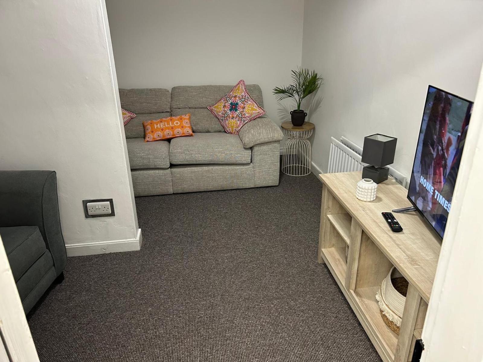 3 Bed Cozy Antrim Apartment With Great Views Bagian luar foto